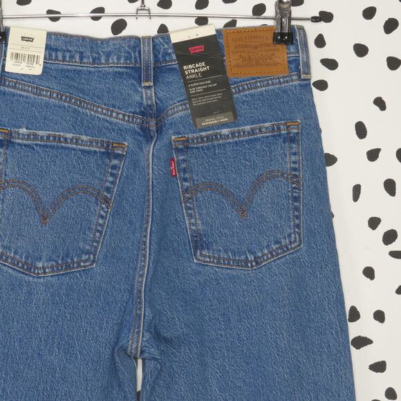 Levi’s Premium Medium Wash Distressed Ribcage Straight Ankle Jeans - Picture 7 of 15